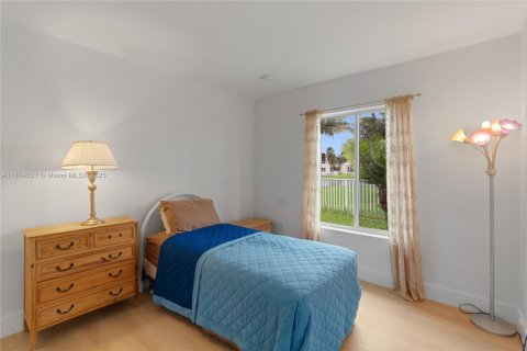 House in Miramar, Florida 3 bedrooms, 125.42 sq.m. № 1922944 - photo 30