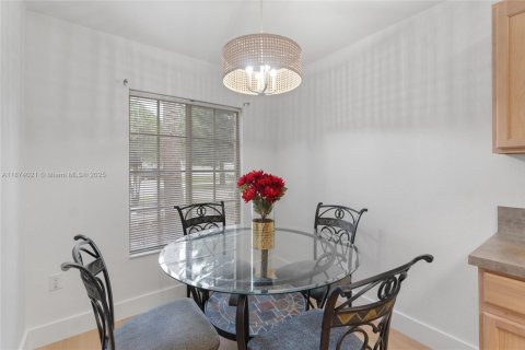 House in Miramar, Florida 3 bedrooms, 125.42 sq.m. № 1922944 - photo 11