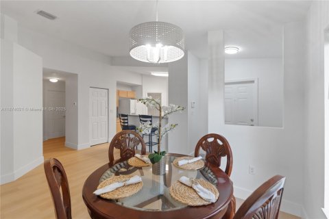 House in Miramar, Florida 3 bedrooms, 125.42 sq.m. № 1922944 - photo 8