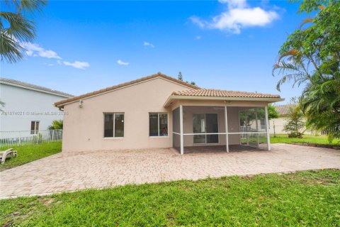 House in Miramar, Florida 3 bedrooms, 125.42 sq.m. № 1922944 - photo 27