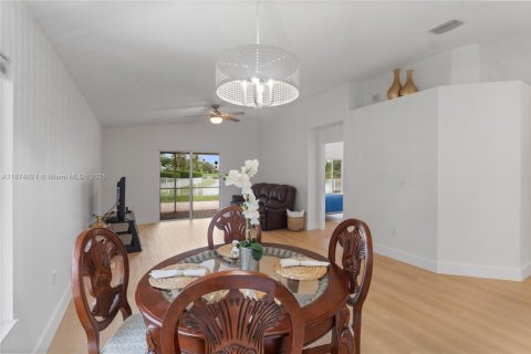 House in Miramar, Florida 3 bedrooms, 125.42 sq.m. № 1922944 - photo 4