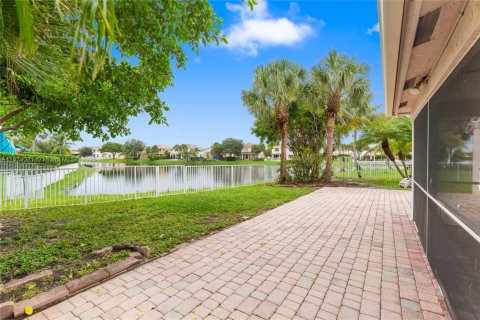 House in Miramar, Florida 3 bedrooms, 125.42 sq.m. № 1922944 - photo 26