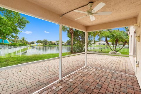 House in Miramar, Florida 3 bedrooms, 125.42 sq.m. № 1922944 - photo 25
