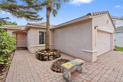 House in Miramar, Florida 3 bedrooms, 125.42 sq.m. № 1922944 - photo 3