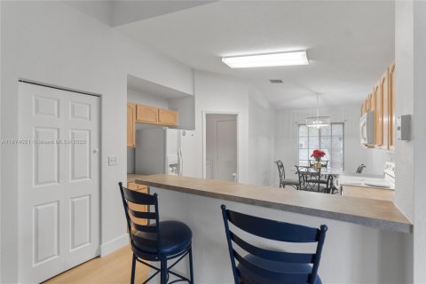 House in Miramar, Florida 3 bedrooms, 125.42 sq.m. № 1922944 - photo 9