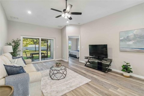 House in North Port, Florida 3 bedrooms, 139.26 sq.m. № 1516662 - photo 9