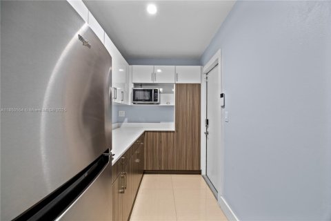 Casa en venta en Miami, Florida, 5 dormitorios, 178.84 m2 № 1857269 - foto 18