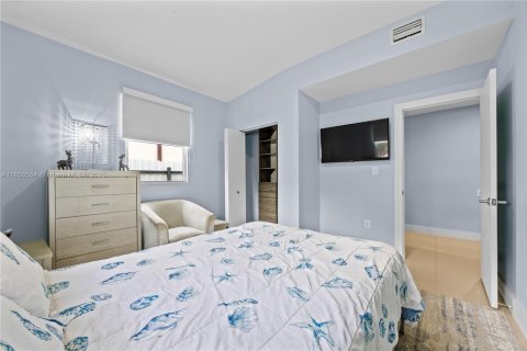 Casa en venta en Miami, Florida, 5 dormitorios, 178.84 m2 № 1857269 - foto 22