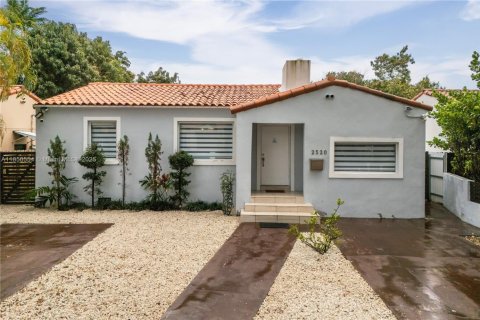 Casa en venta en Miami, Florida, 5 dormitorios, 178.84 m2 № 1857269 - foto 1