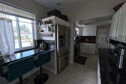 Villa ou maison à louer à North Miami Beach, Floride: 3 chambres, 129.97 m2 № 2091324 - photo 28