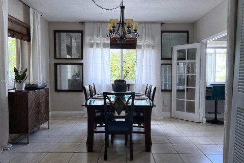 Villa ou maison à louer à North Miami Beach, Floride: 3 chambres, 129.97 m2 № 2091324 - photo 13