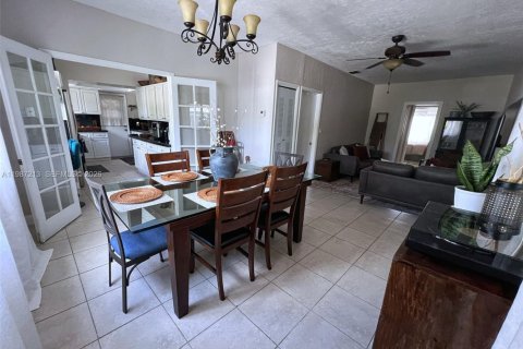 Villa ou maison à louer à North Miami Beach, Floride: 3 chambres, 129.97 m2 № 2091324 - photo 9