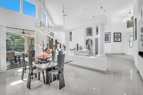 House in Weston, Florida 5 bedrooms, 448.53 sq.m. № 2186362 - photo 30