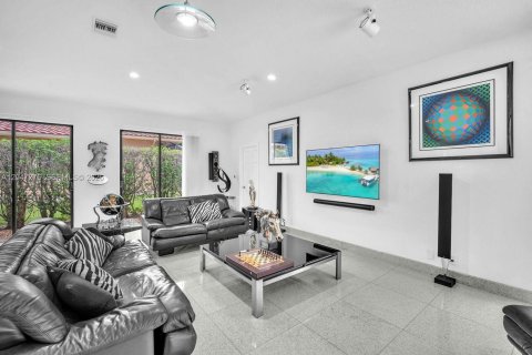House in Weston, Florida 5 bedrooms, 448.53 sq.m. № 2186362 - photo 28