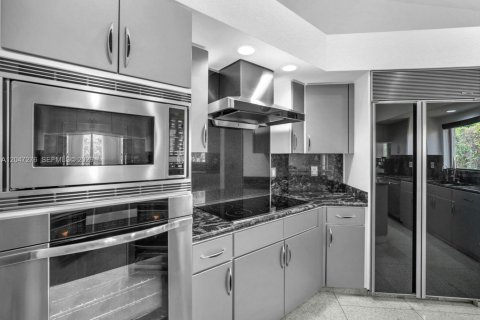 House in Weston, Florida 5 bedrooms, 448.53 sq.m. № 2186362 - photo 22