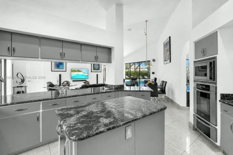 House in Weston, Florida 5 bedrooms, 448.53 sq.m. № 2186362 - photo 18