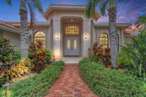 House in Weston, Florida 5 bedrooms, 448.53 sq.m. № 2186362 - photo 11