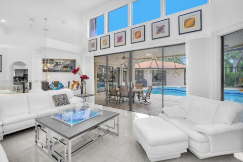 House in Weston, Florida 5 bedrooms, 448.53 sq.m. № 2186362 - photo 13