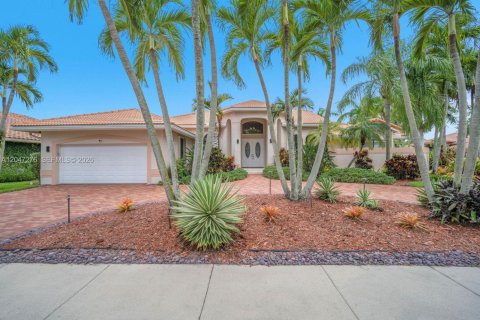 House in Weston, Florida 5 bedrooms, 448.53 sq.m. № 2186362 - photo 2