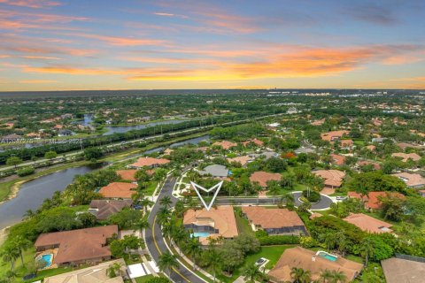 House in Weston, Florida 5 bedrooms, 448.53 sq.m. № 2186362 - photo 9
