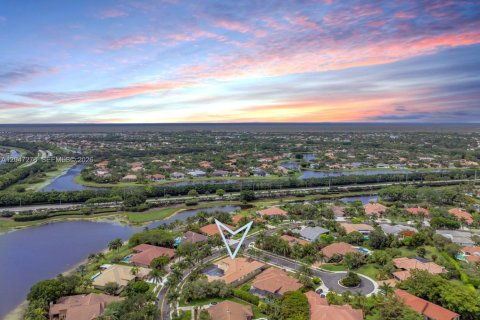 House in Weston, Florida 5 bedrooms, 448.53 sq.m. № 2186362 - photo 10