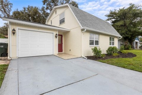 House in Largo, Florida 4 bedrooms, 139.26 sq.m. № 1902129 - photo 3