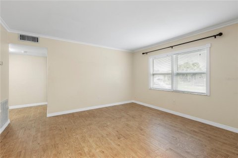 House in Largo, Florida 4 bedrooms, 139.26 sq.m. № 1902129 - photo 8