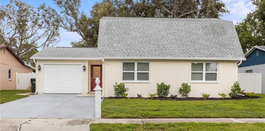 House in Largo, Florida 4 bedrooms, 139.26 sq.m. № 1902129