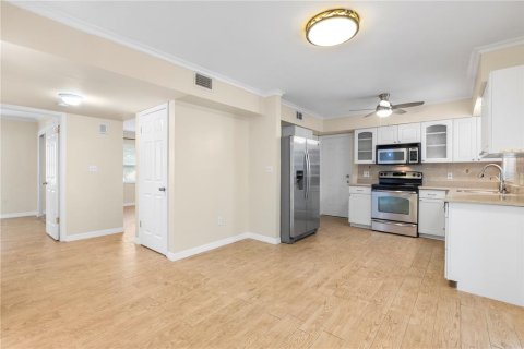 House in Largo, Florida 4 bedrooms, 139.26 sq.m. № 1902129 - photo 22