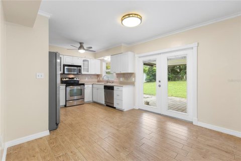 House in Largo, Florida 4 bedrooms, 139.26 sq.m. № 1902129 - photo 19