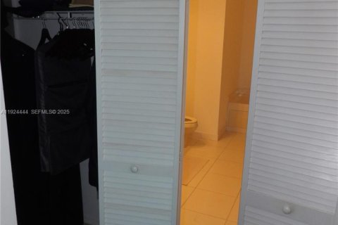 Copropriété à louer à Miami, Floride: 2 chambres, 91.6 m2 № 1982908 - photo 10