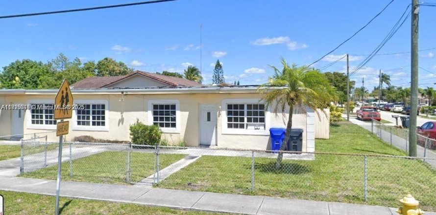 House in West Park, Florida 3 bedrooms, 308.06 sq.m. № 1781869