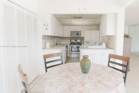 Copropriété à vendre à Miami, Floride: 2 chambres, 108.7 m2 № 1949220 - photo 1