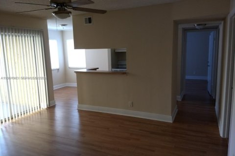 Condominio en venta en Tamarac, Florida, 2 dormitorios, 77.57 m2 № 2091366 - foto 5
