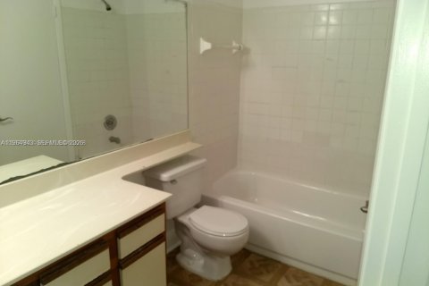 Condominio en venta en Tamarac, Florida, 2 dormitorios, 77.57 m2 № 2091366 - foto 6