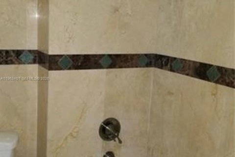 Снять в аренду кондоминиум в Уэстон, Флорида 2 спальни, 114.36м2, № 2025584 - фото 12