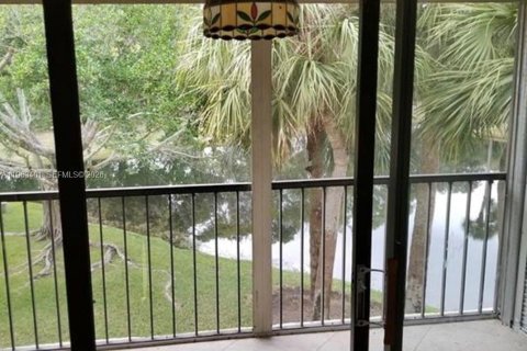 Снять в аренду кондоминиум в Уэстон, Флорида 2 спальни, 114.36м2, № 2025584 - фото 2