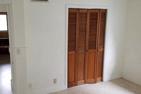 Снять в аренду кондоминиум в Уэстон, Флорида 2 спальни, 114.36м2, № 2025584 - фото 13