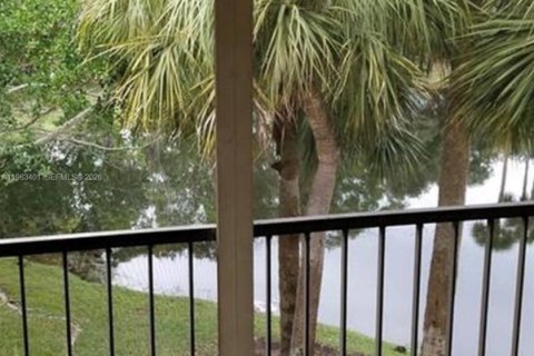 Снять в аренду кондоминиум в Уэстон, Флорида 2 спальни, 114.36м2, № 2025584 - фото 3