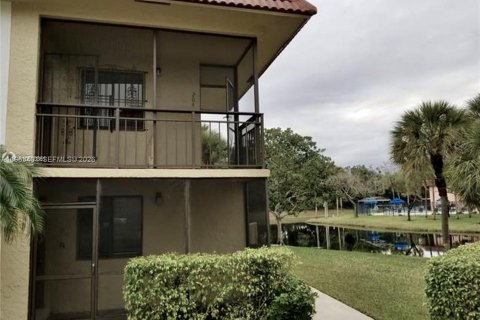 Кондоминиум с 2 спальнями в Уэстон, Флорида № 2025584