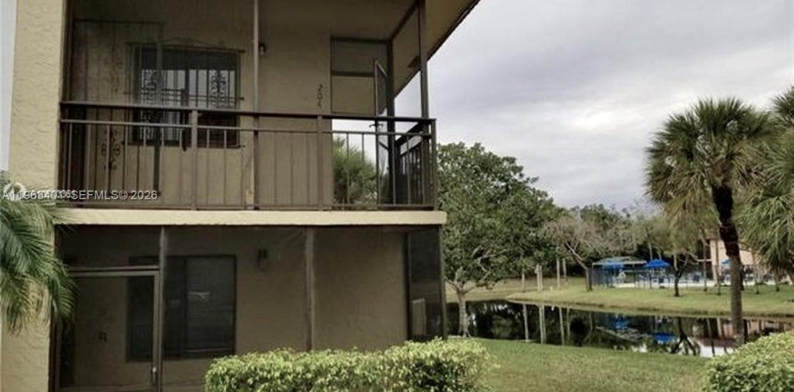 Кондоминиум с 2 спальнями в Уэстон, Флорида № 2025584