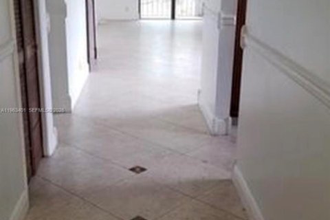 Снять в аренду кондоминиум в Уэстон, Флорида 2 спальни, 114.36м2, № 2025584 - фото 5