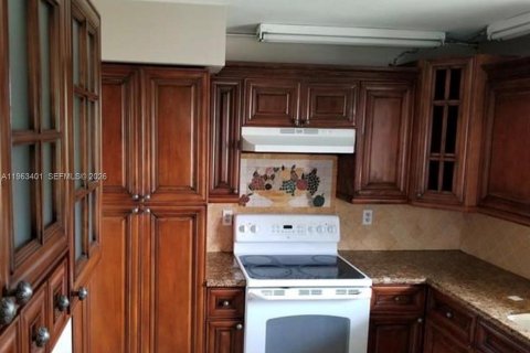 Снять в аренду кондоминиум в Уэстон, Флорида 2 спальни, 114.36м2, № 2025584 - фото 6