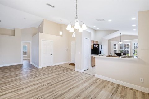 House in Orlando, Florida 4 bedrooms, 162.21 sq.m. № 1877271 - photo 7