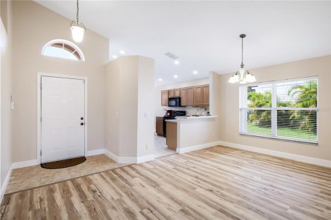 House in Orlando, Florida 4 bedrooms, 162.21 sq.m. № 1877271 - photo 4