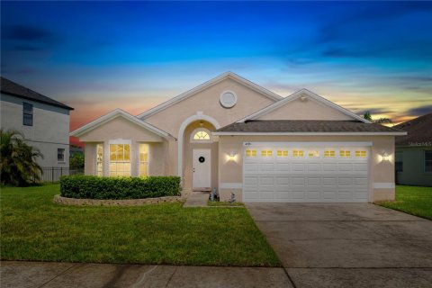 House in Orlando, Florida 4 bedrooms, 162.21 sq.m. № 1877271 - photo 1