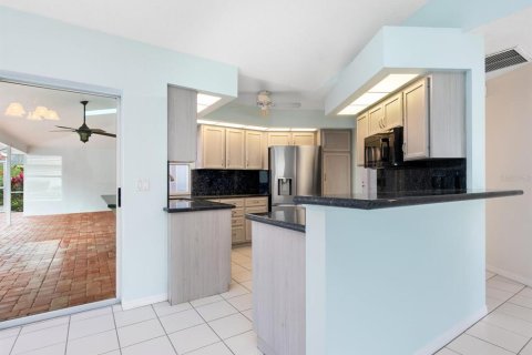 House in Sarasota, Florida 3 bedrooms, 202.16 sq.m. № 1518201 - photo 13