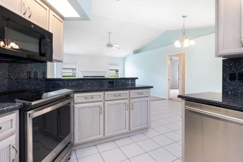 House in Sarasota, Florida 3 bedrooms, 202.16 sq.m. № 1518201 - photo 12