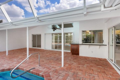 House in Sarasota, Florida 3 bedrooms, 202.16 sq.m. № 1518201 - photo 27