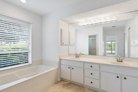 House in Sarasota, Florida 3 bedrooms, 202.16 sq.m. № 1518201 - photo 20